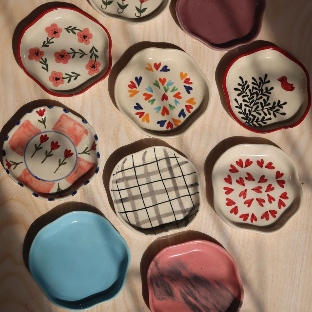 Set of 10 Hotselling Dessert plates (for the price of 7) - Combo Pack for your delicious dessert 
