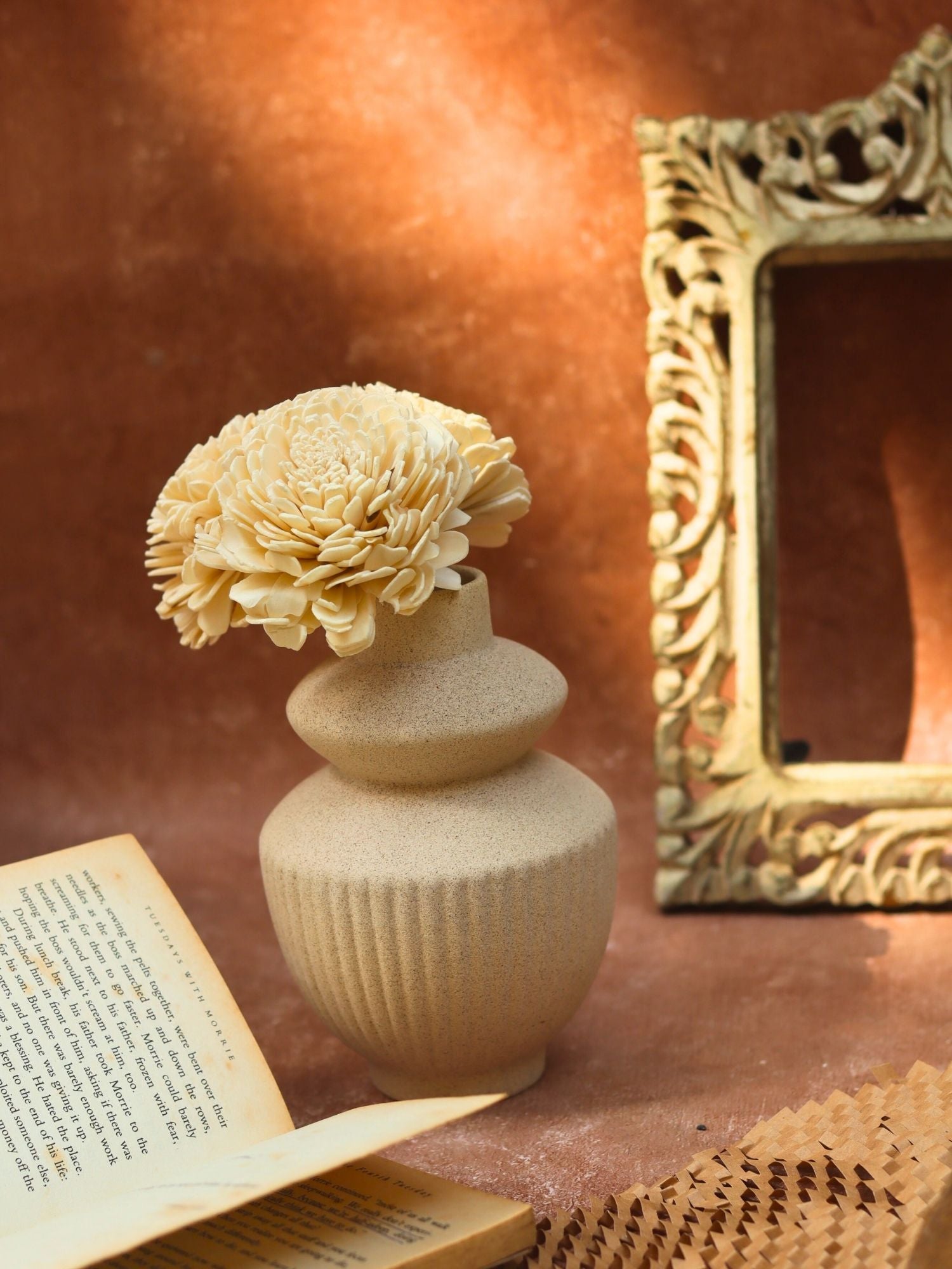 Isola Vase made by ceramic