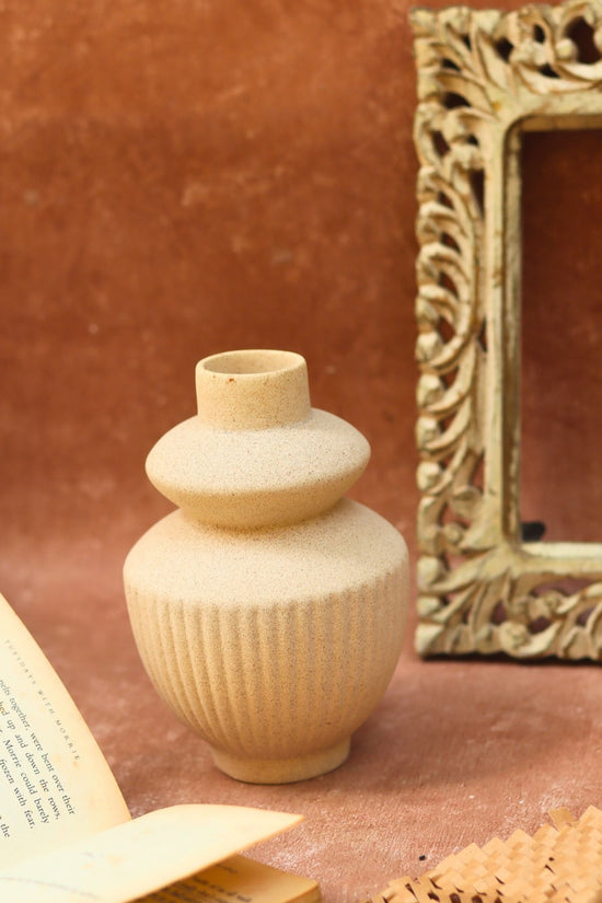 Isola Vase with premium quality material