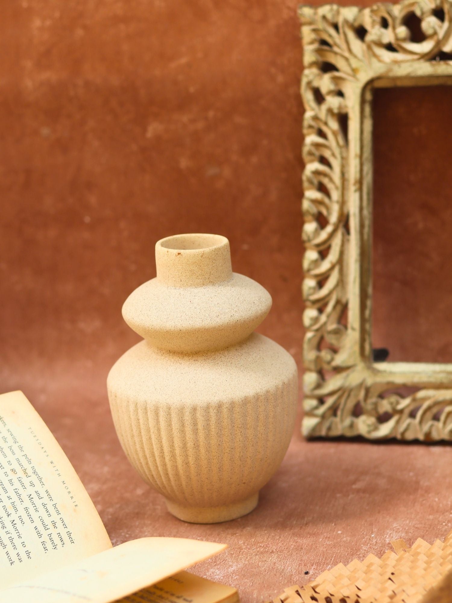 Isola Vase with premium quality material