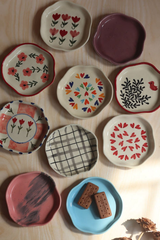 Set of 10 Hotselling Dessert plates (for the price of 7) made by ceramic