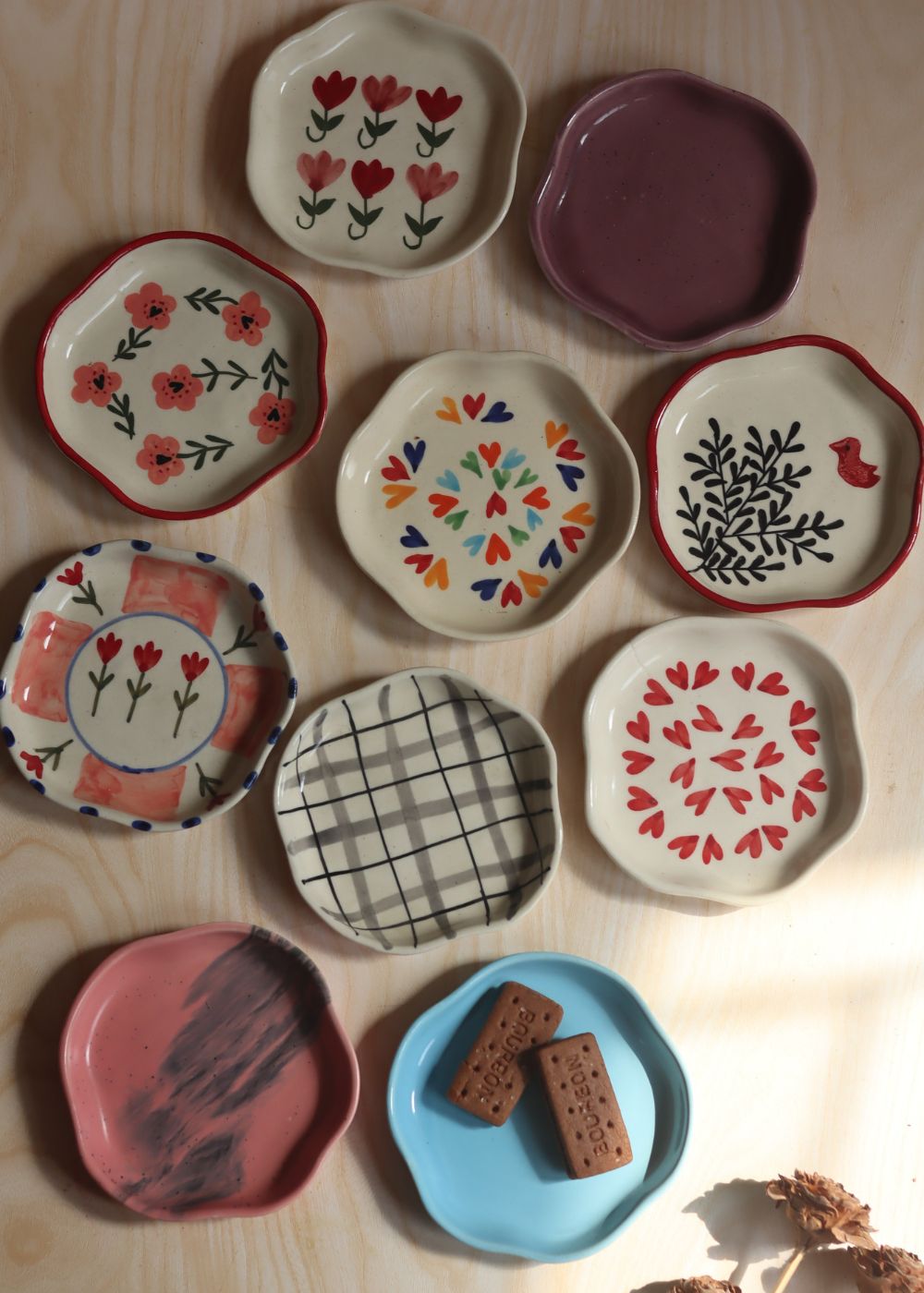 Set of 10 Hotselling Dessert plates (for the price of 7) made by ceramic