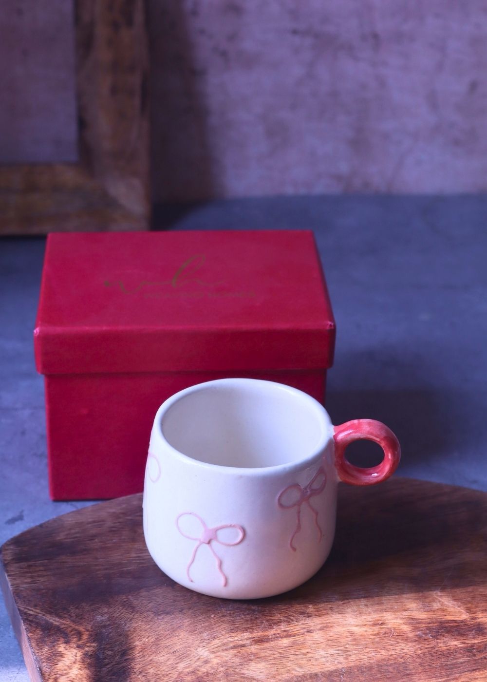 Girlie Bow Mug in a Gift Box made by ceramic