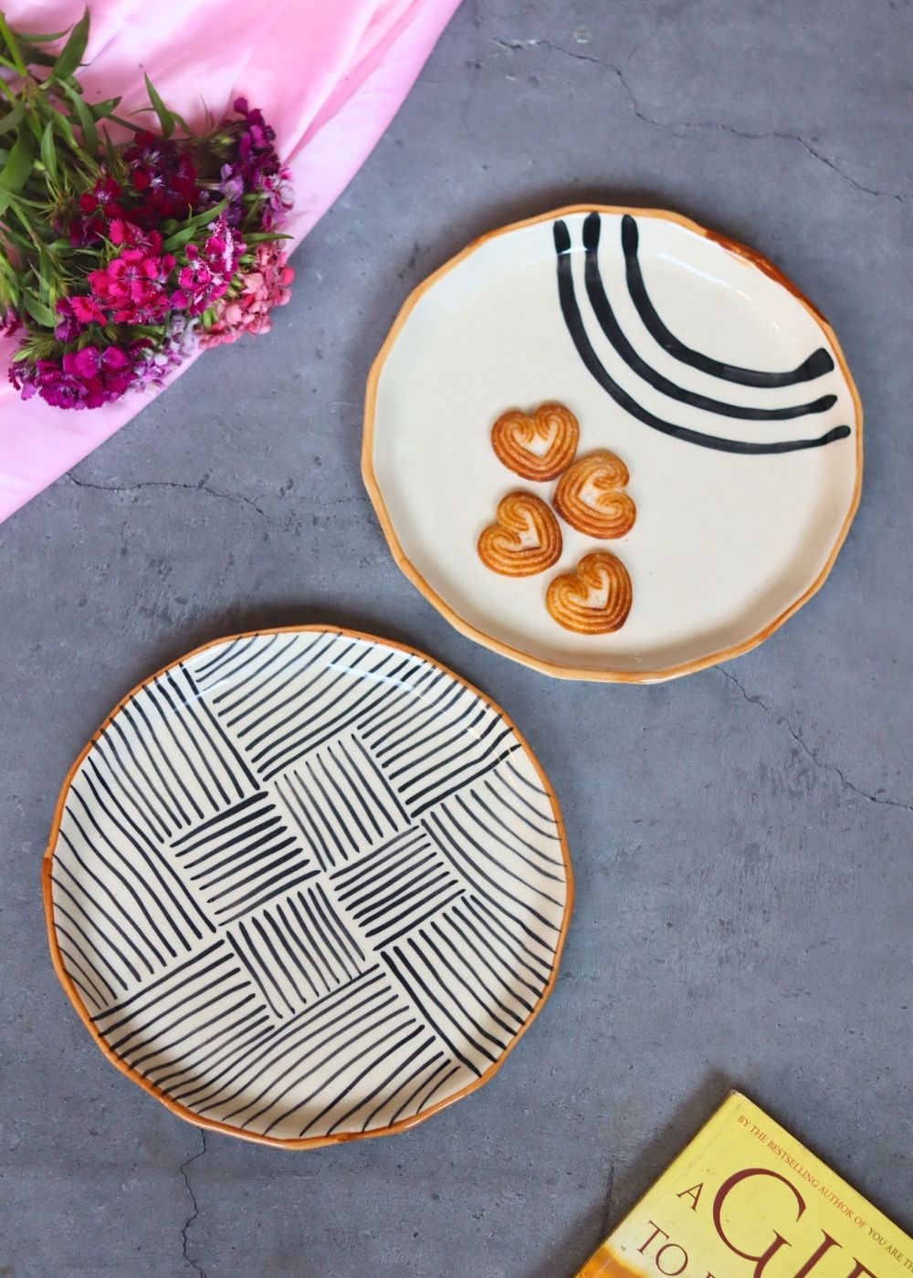 All Lines & Semi Circle Abstract Snack Plates with premium quality material
