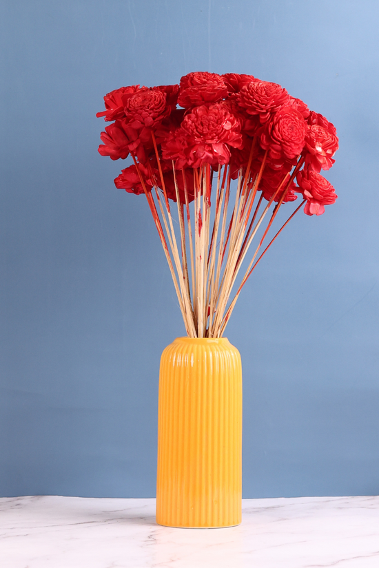 Red roses bunch in a vase 