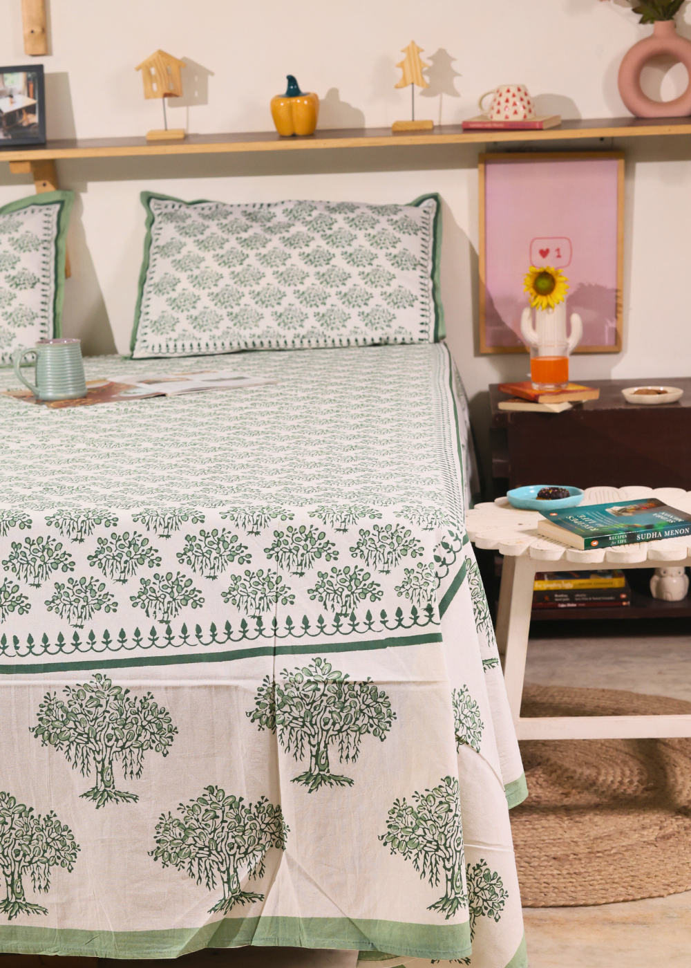 Green banyan tree Bedsheet with pillows