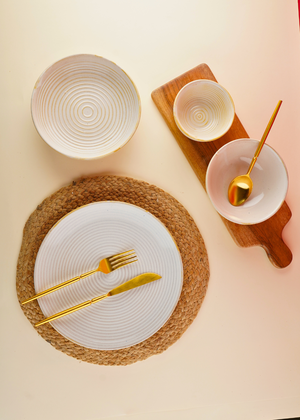 pearl white dinner set made by ceramic 