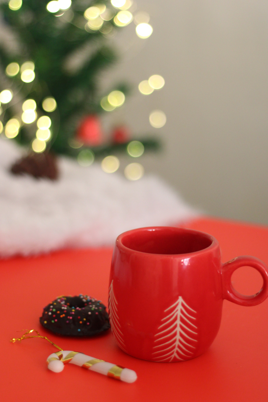 handmade christmas tree mug with red color