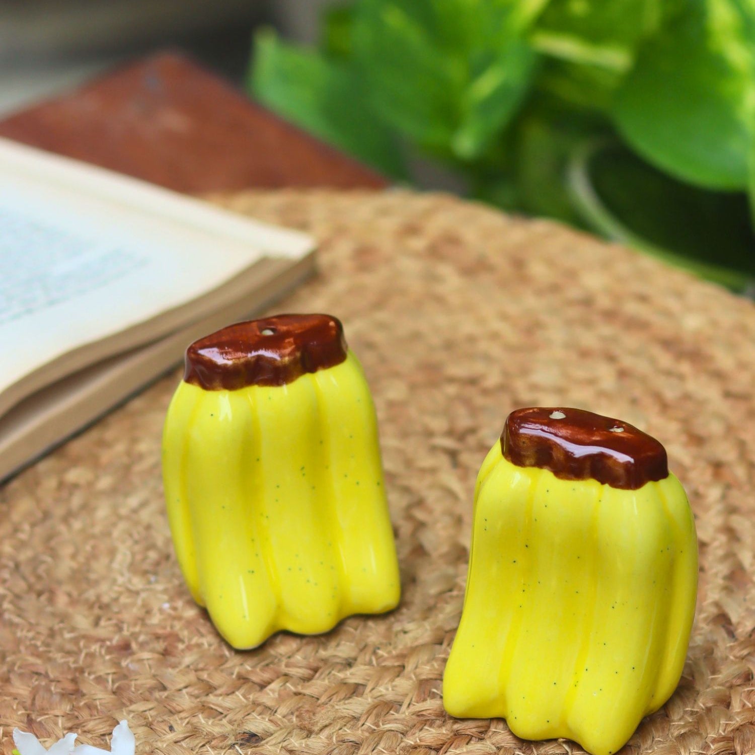 Banana Salt Pepper Shakers made by ceramic