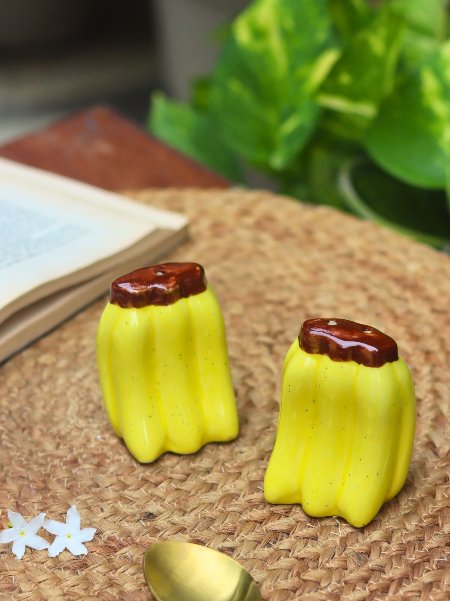 Banana Salt Pepper Shakers made by ceramic