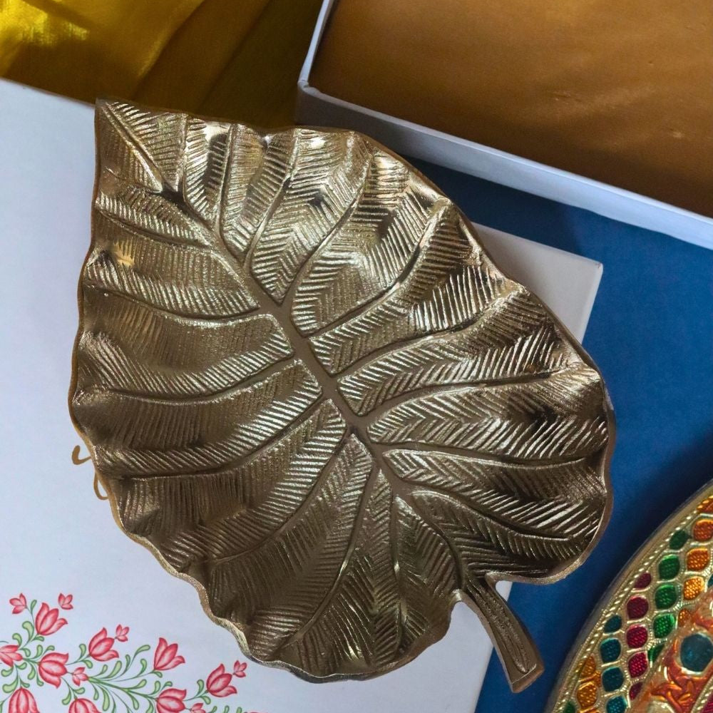 Golden Bliss Palm Leaf Bowl in a Gift Box made by ceramic