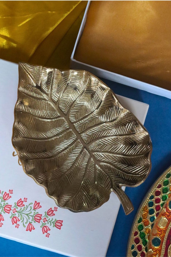 Golden Bliss Palm Leaf Bowl in a Gift Box made by ceramic