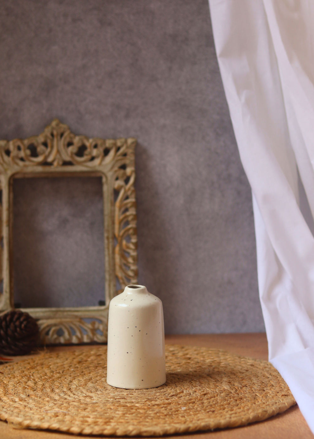 Cream bud vase 