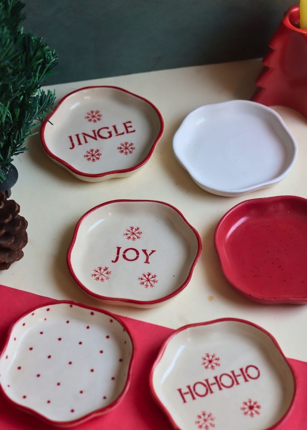  Set of 6 Christmasy Treat Dessert Plates (for the price of 5) with premium quality material