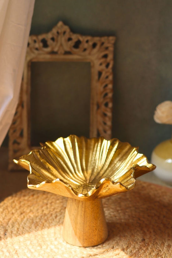 golden cake stand with premium quality material