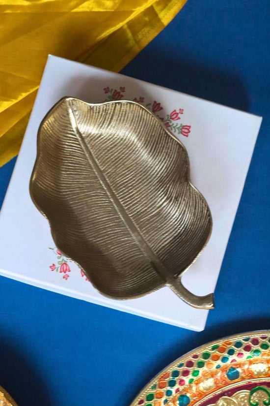 Gold-Plated Hazel Leaf Decorative Platter in a Gift Box with premium quality material