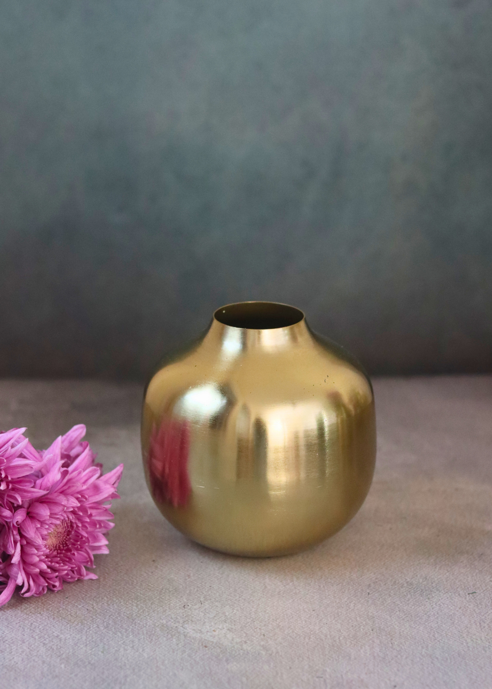 Handmade flower vase brass material 