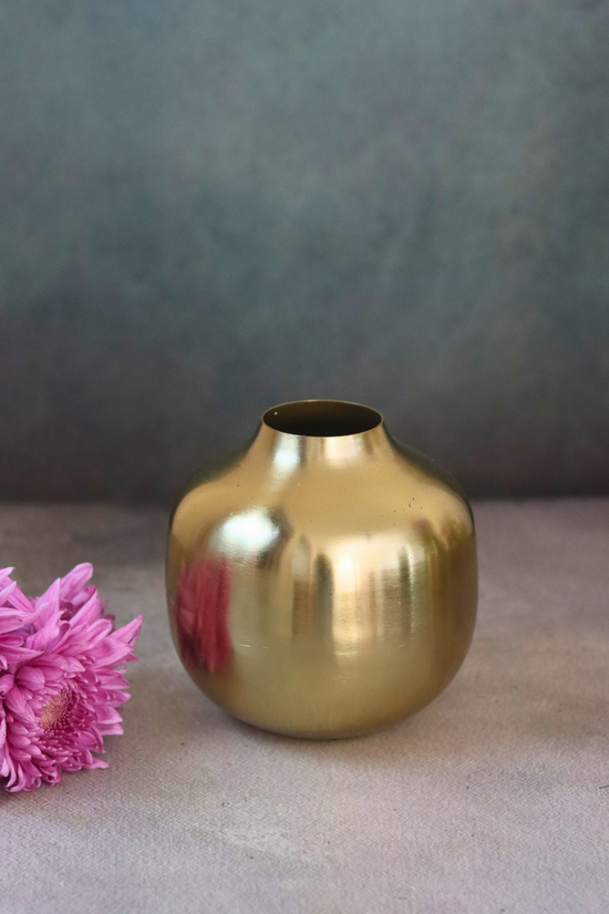 Handmade flower vase brass material 