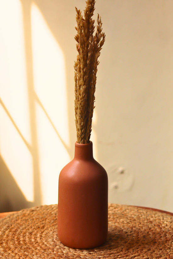 Ceramic caramel vase with dried bouquet 