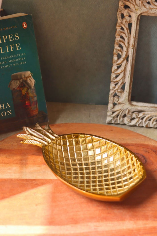 Pineapple Pristine Platter - Gold