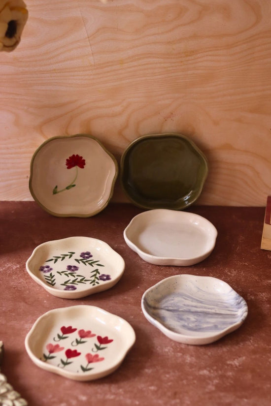 Set of 6 Chic Treats Dessert plates (for the price of 5) made by ceramic