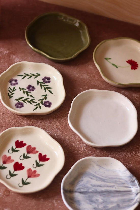 Set of 6 Chic Treats Dessert plates (for the price of 5) with premium quality material