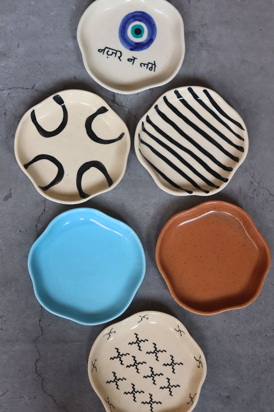Set of 6 White & Blue Dessert Plates (for the price of 5) with premium quality material