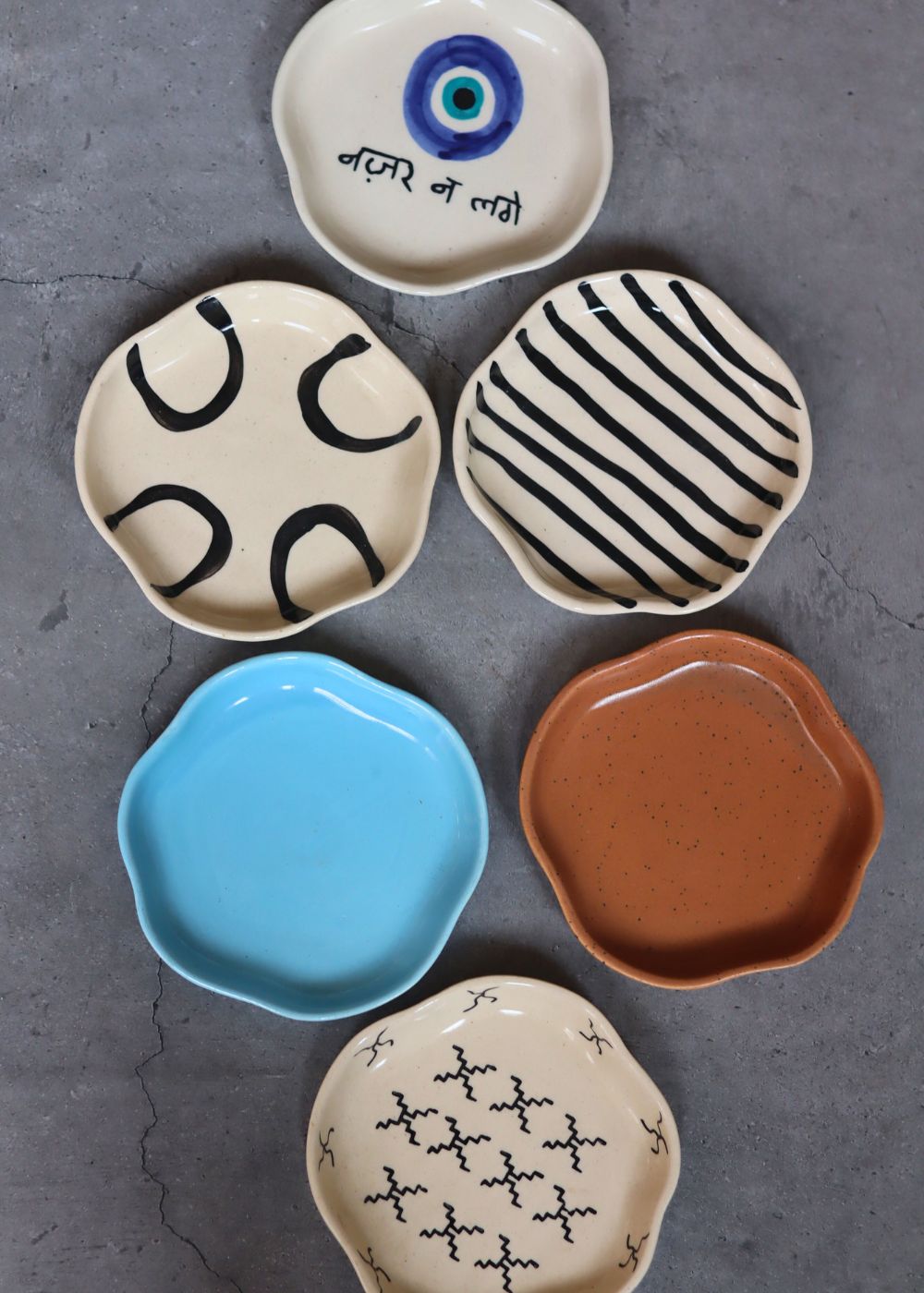 Set of 6 White & Blue Dessert Plates (for the price of 5) with premium quality material