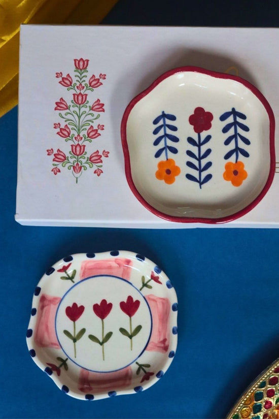Tulip Floral Handmade Dessert Plate in a Gift Box made by ceramic