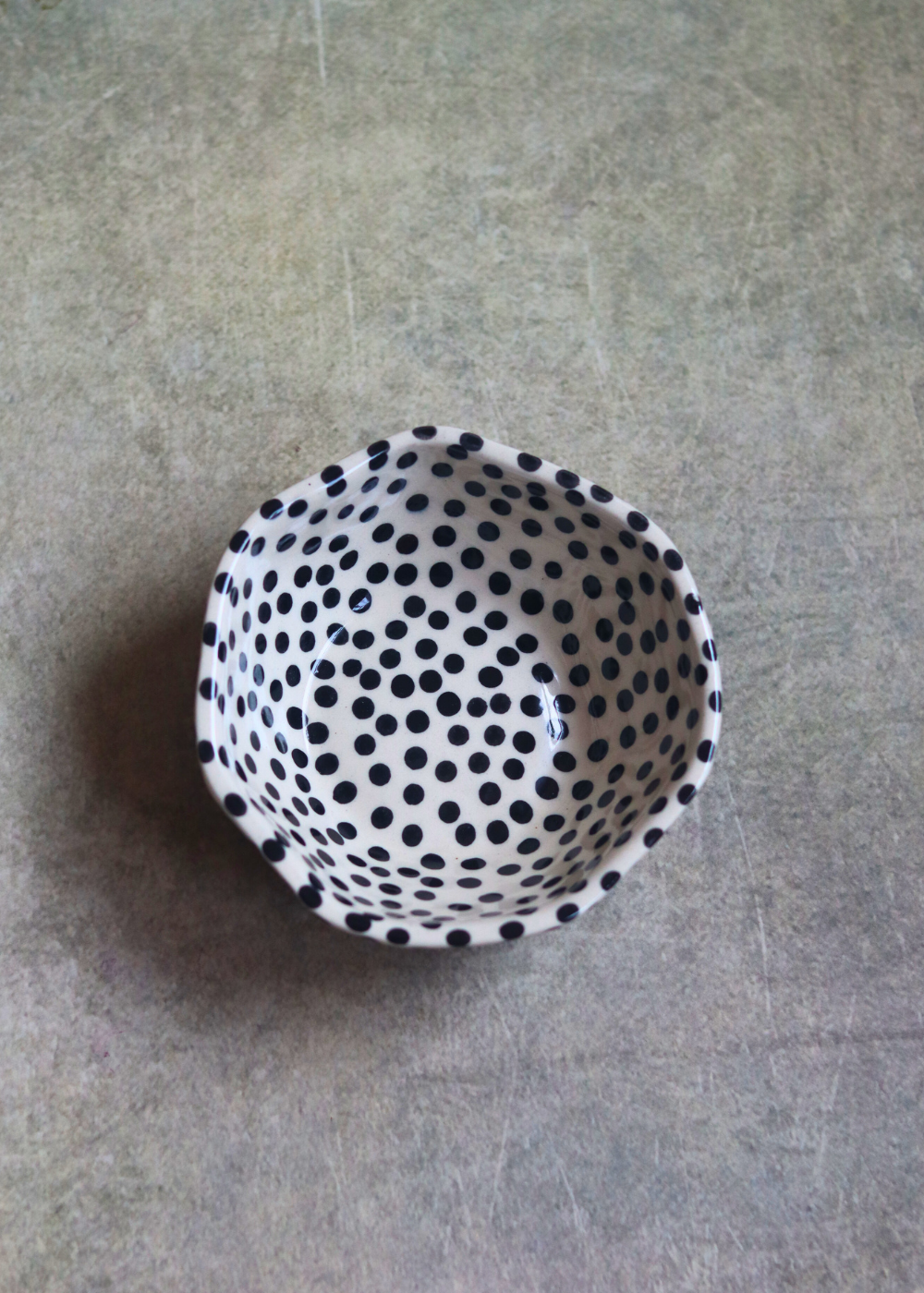 Ceramic black polka bowl 