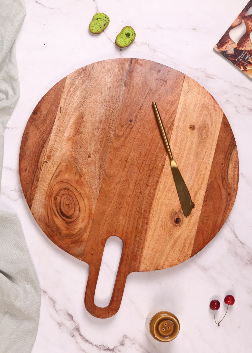 Round cheese board with knife 