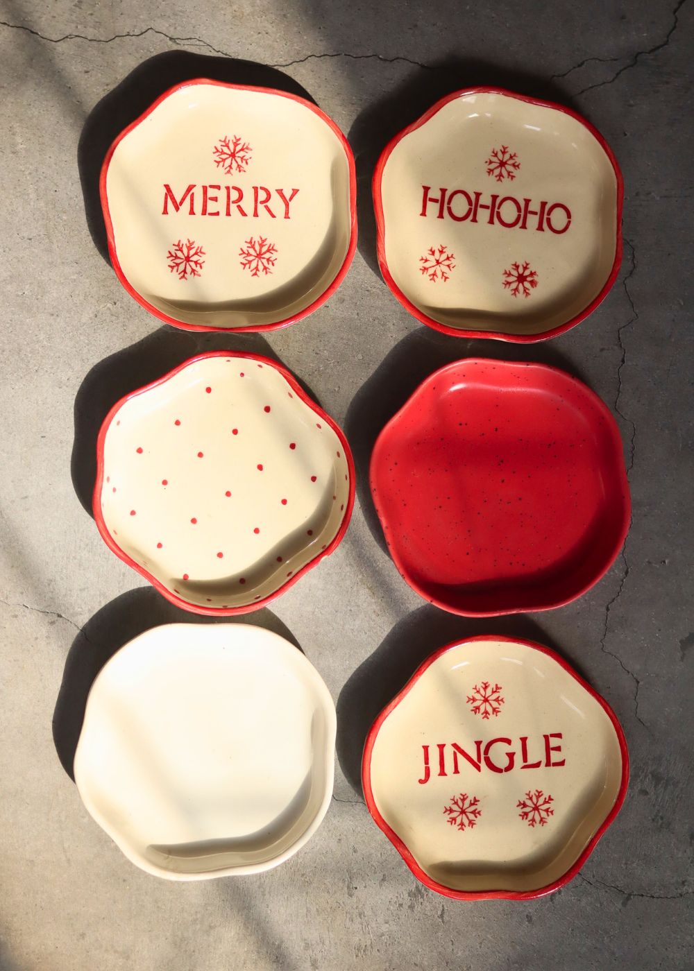 Set of 6 Merry & Bright Dessert Plates (for the price of 5) made by ceramic