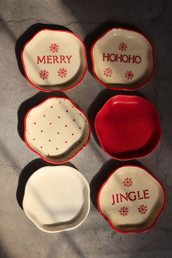 Set of 6 Merry & Bright Dessert Plates (for the price of 5) with premium quality material