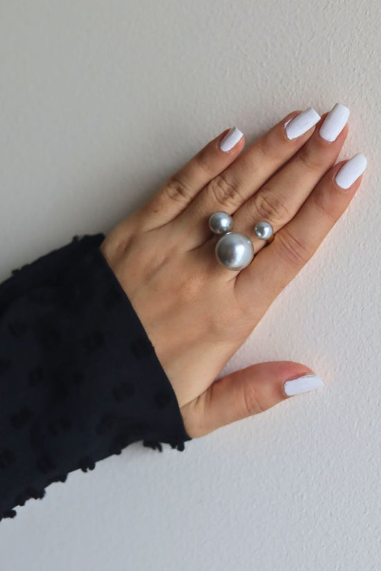 Anti tarnish Pearly Elegance Ring- Grey