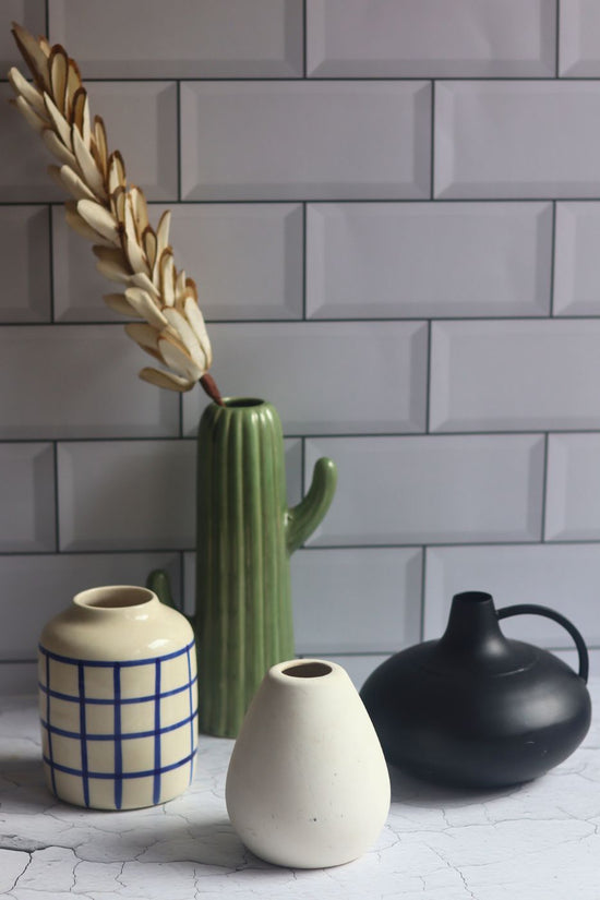 minimal vases made by ceramic