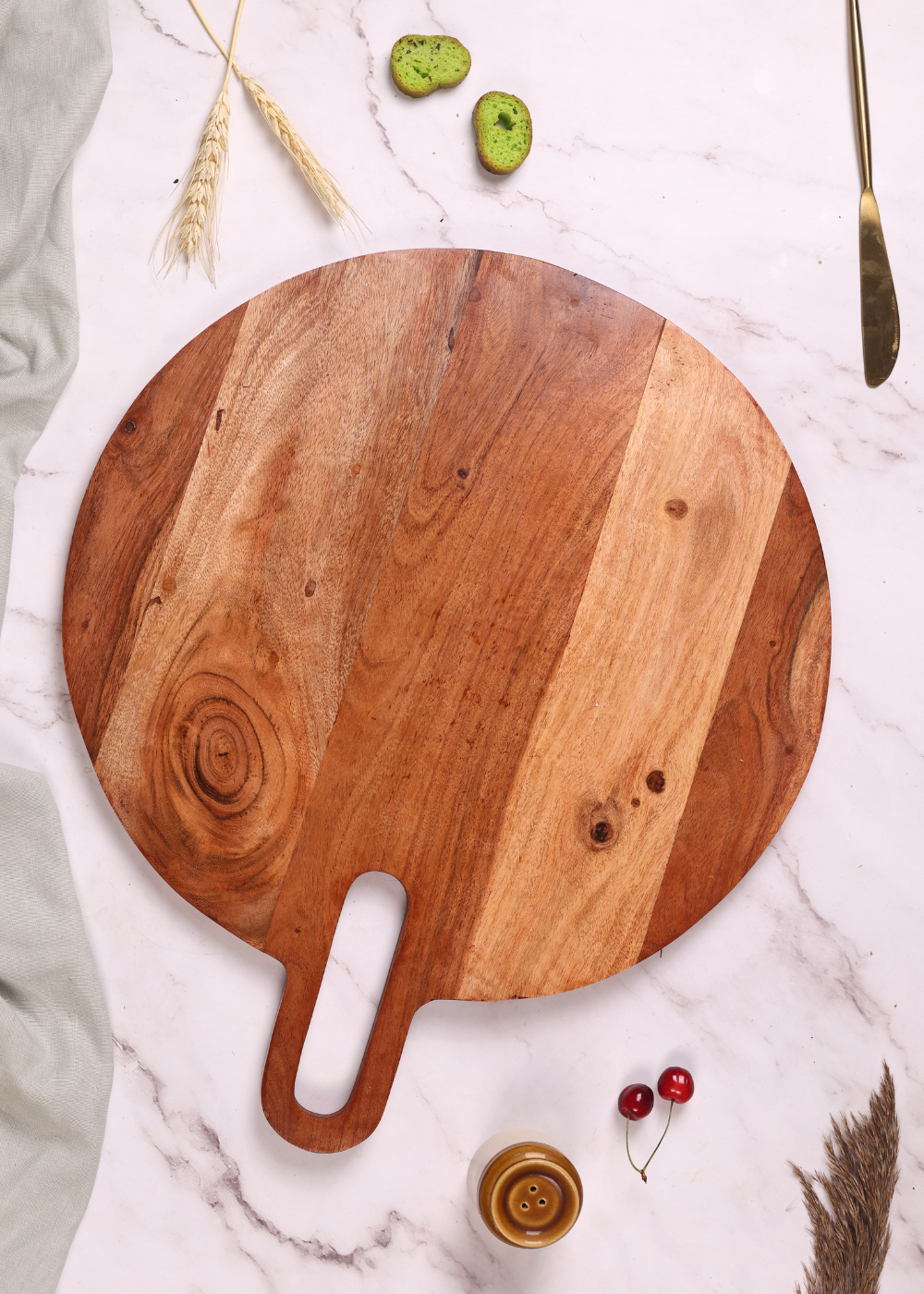 Round wooden cheese board 