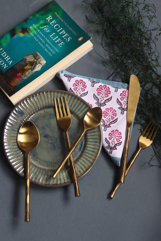 Fork, spoon and knife serveware set