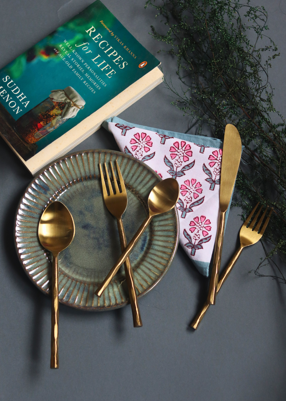 Fork, spoon and knife serveware set