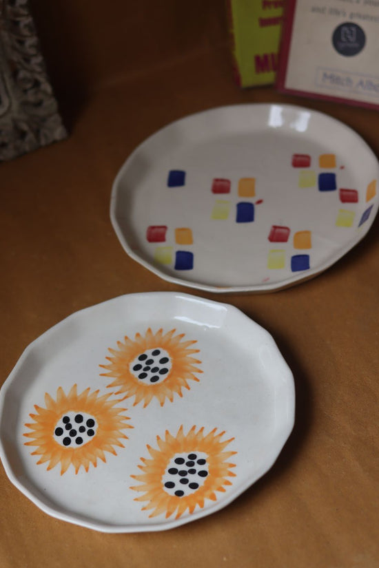  Sunflower & Crayon Plates with premium quality material