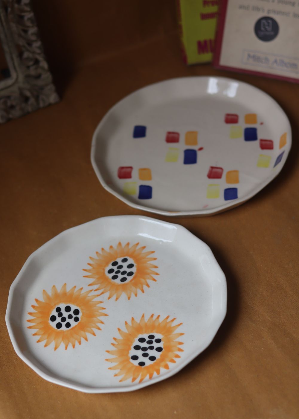  Sunflower & Crayon Plates with premium quality material