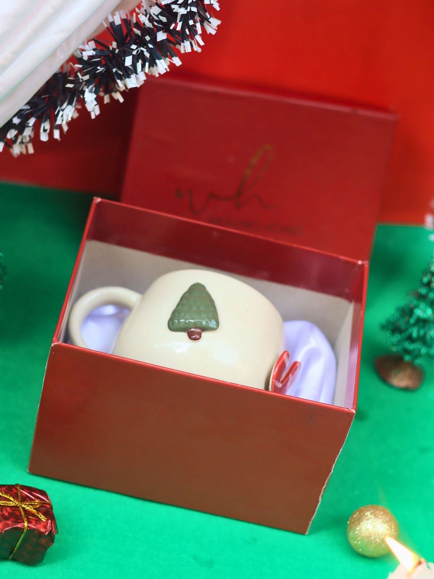 Santa's Magnet  Mug in a Gift Box with premium quality material