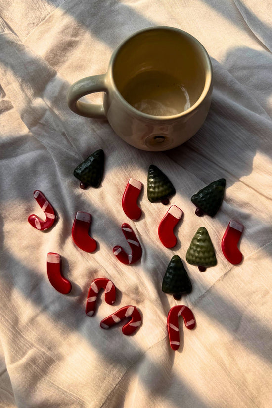 Santa's Magnet Mug made by ceramic