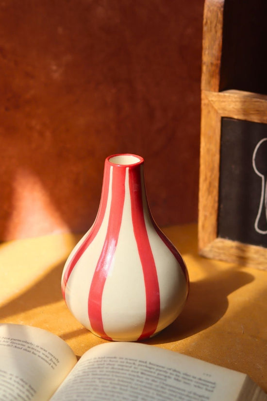 Striped Vase - Red with premium quality material