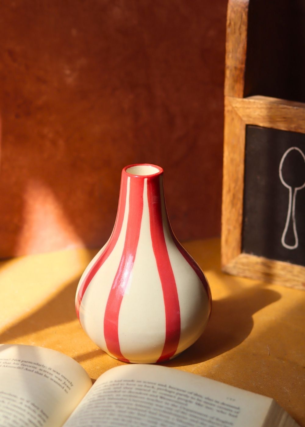 Striped Vase - Red with premium quality material