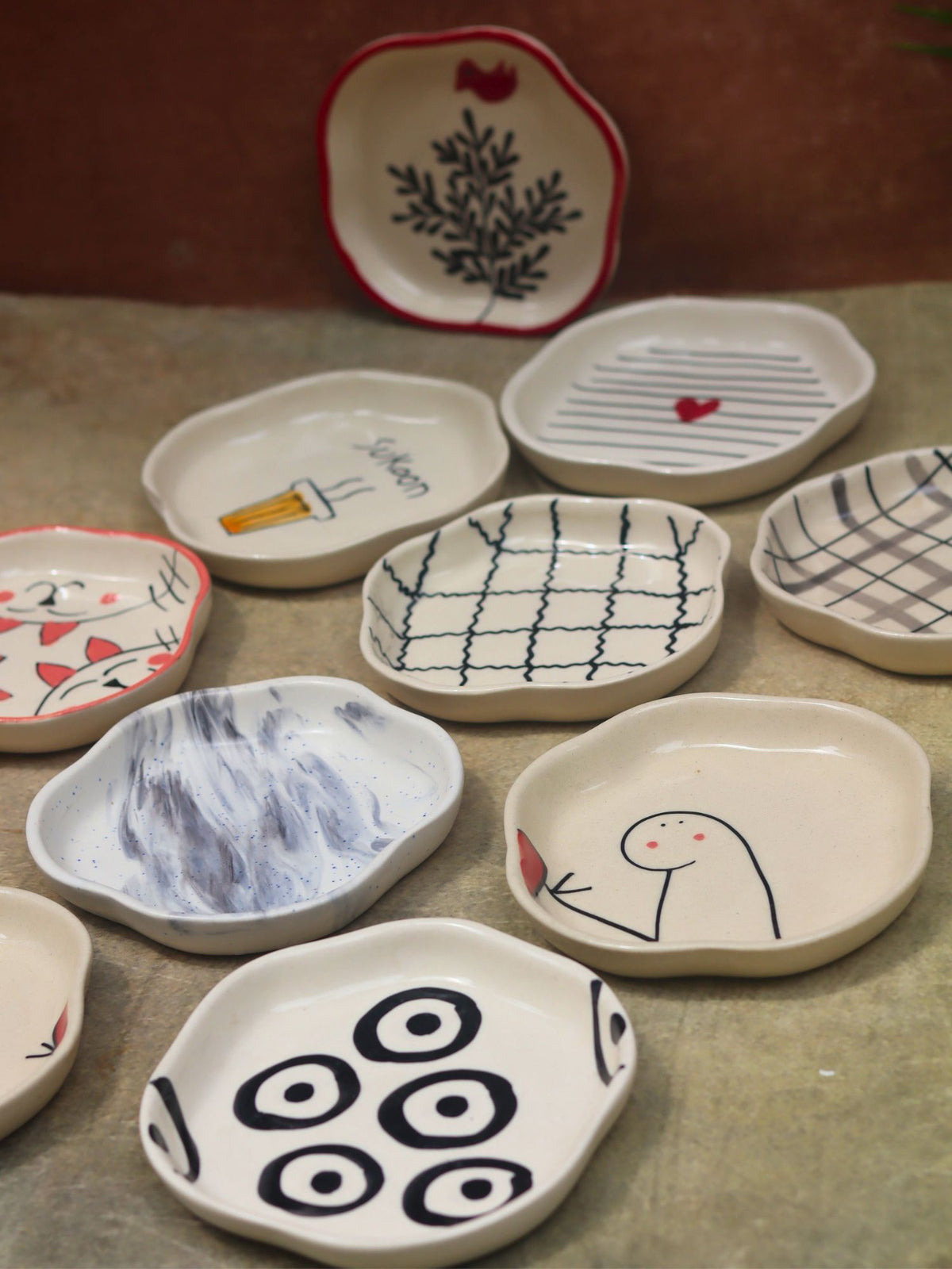 Set of 10 Black & White Bliss dessert plates combo (for the price of 7)