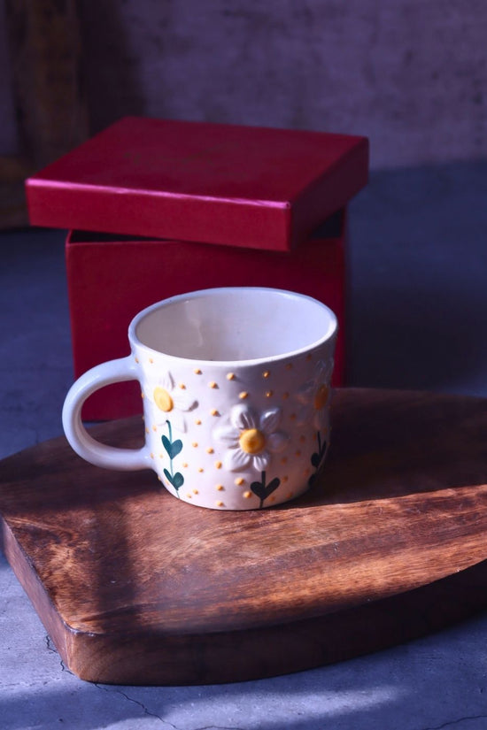 White Daisy Mug in a Gift Box made by ceramic