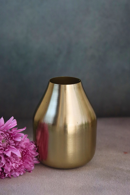 Handmade stunning brass flower pot 