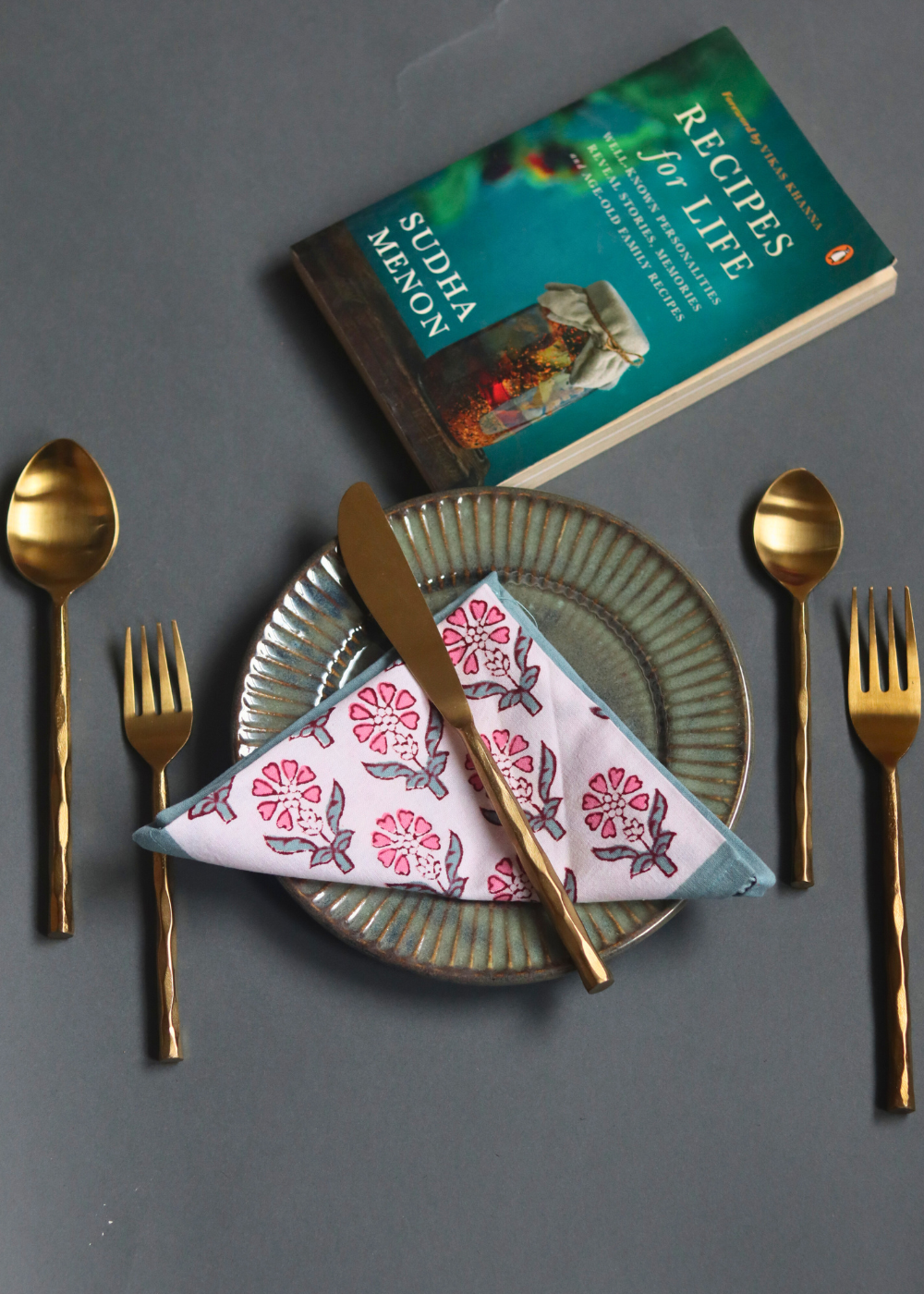 Stainless steel gold hammered cutlery set