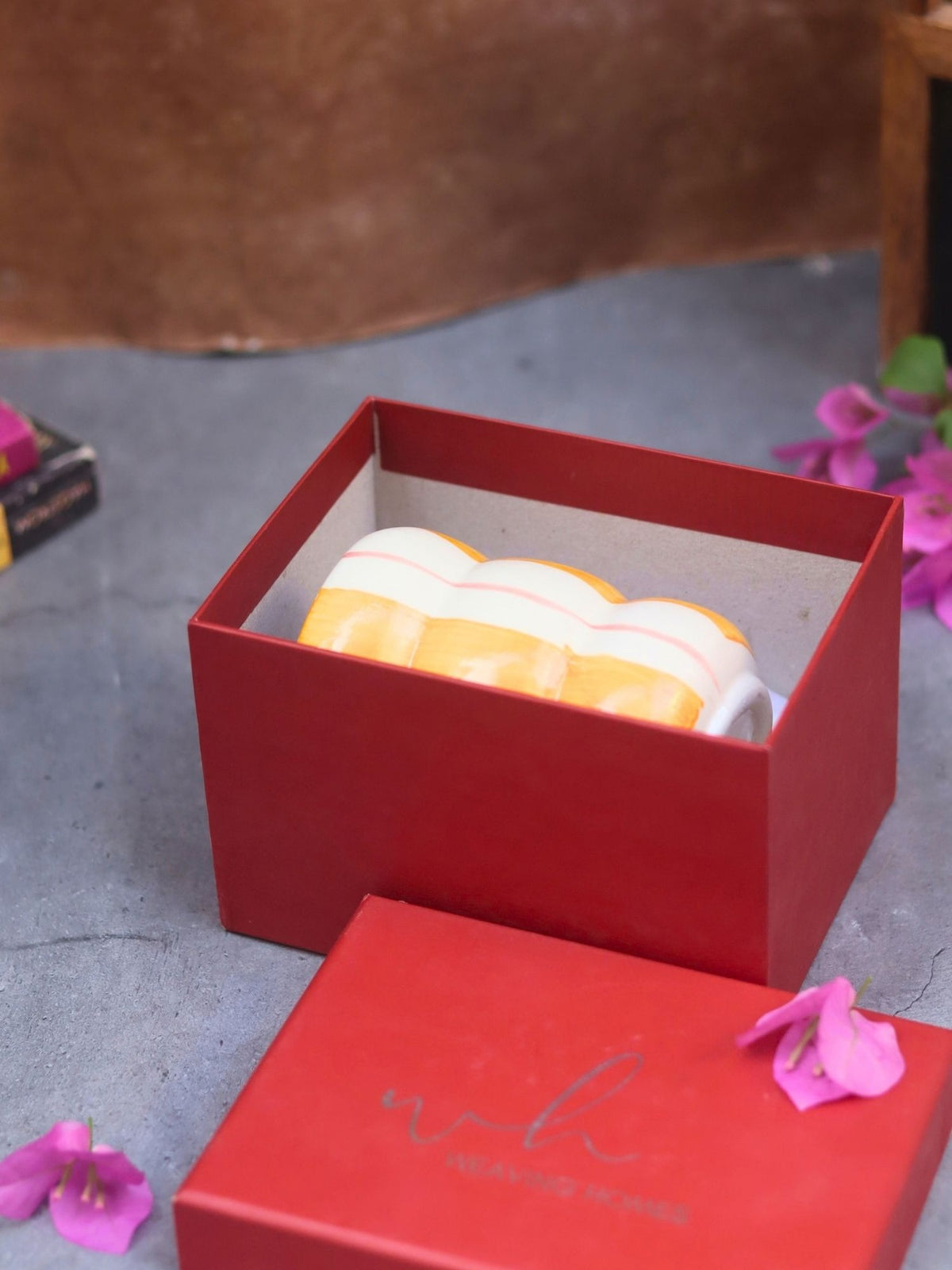 Yellow Striped Sipper in a Gift Box with premium quality material