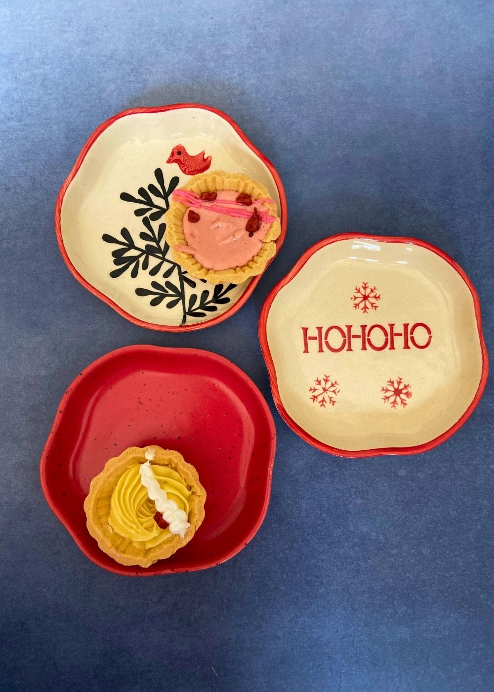 set of three dessert plates made by ceramic
